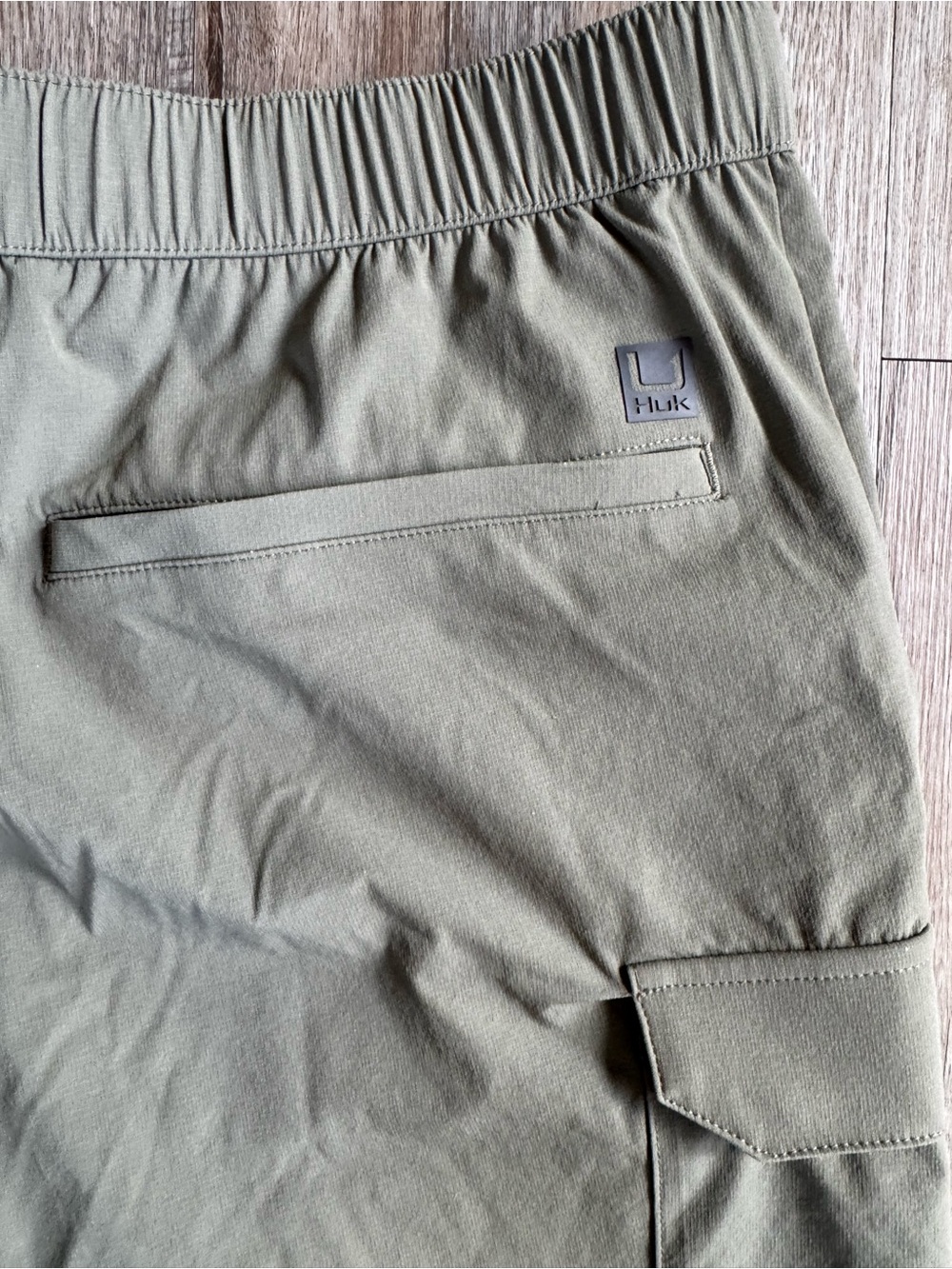 Huk Men's Olive Cargo Fishing Shorts - size Large NWT - Picture 5 of 5